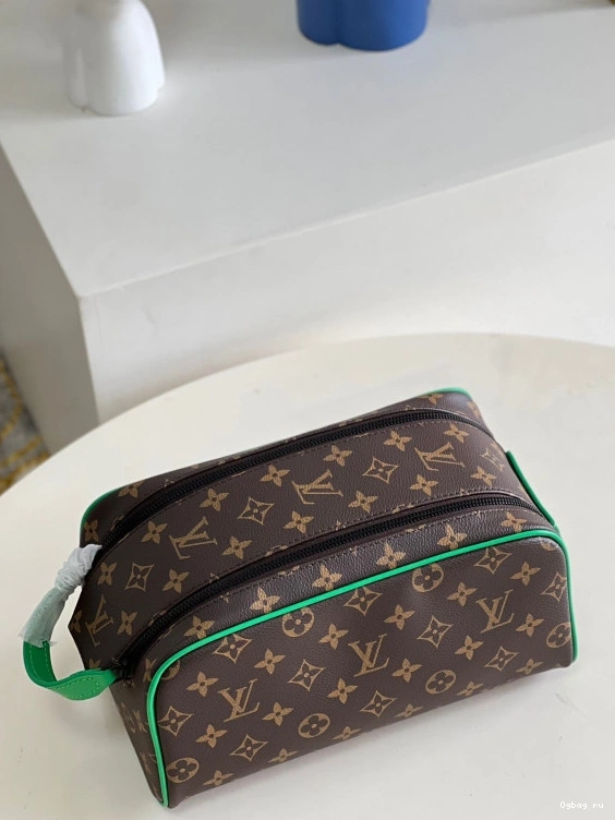 LOUIS KIT TOILET DOPP VUITTON POUCH 0807